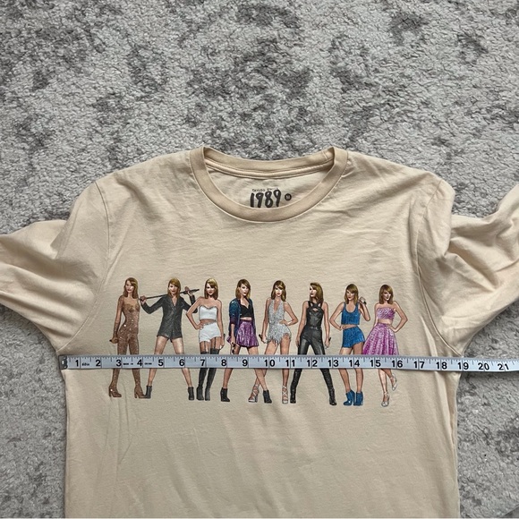 Taylor Swift 1989 Eras Long Sleeve T-Shirt Taylors Version Collectible Medium - Picture 6 of 7